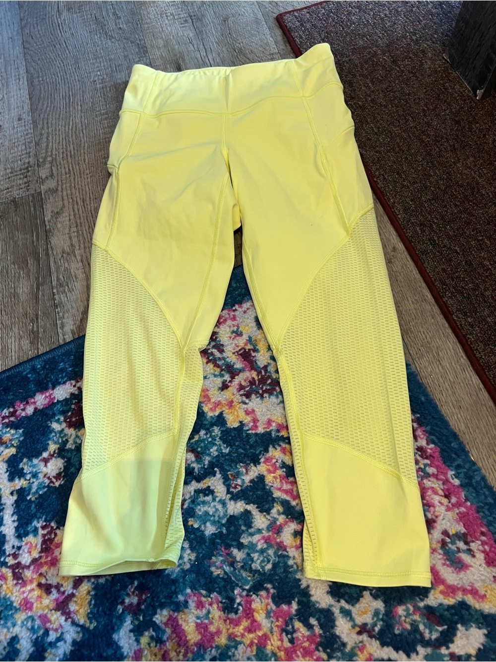 Athleta xs yellow cropped leggings
